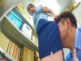 【ぶっかけセクハラ】残業中、2人きりの社内で無自覚誘惑パッツンスーツのせいでムラムラ部長の中年こってり精子をかけられるデカ尻新人OL　サンプル画像10